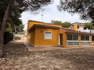 Xalet a Tibi. Villa completamente renovada con garaje en tibi