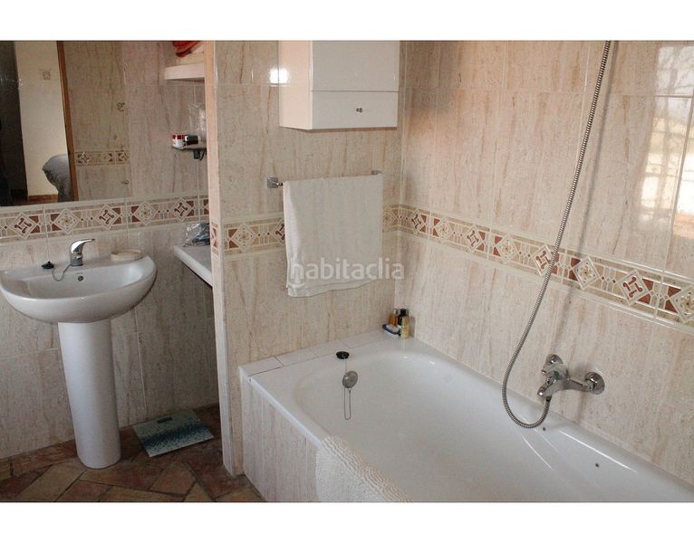 Foto f345de90-c64c-45d0-8dd8-fa8a9189adf8. Masia a Yecla