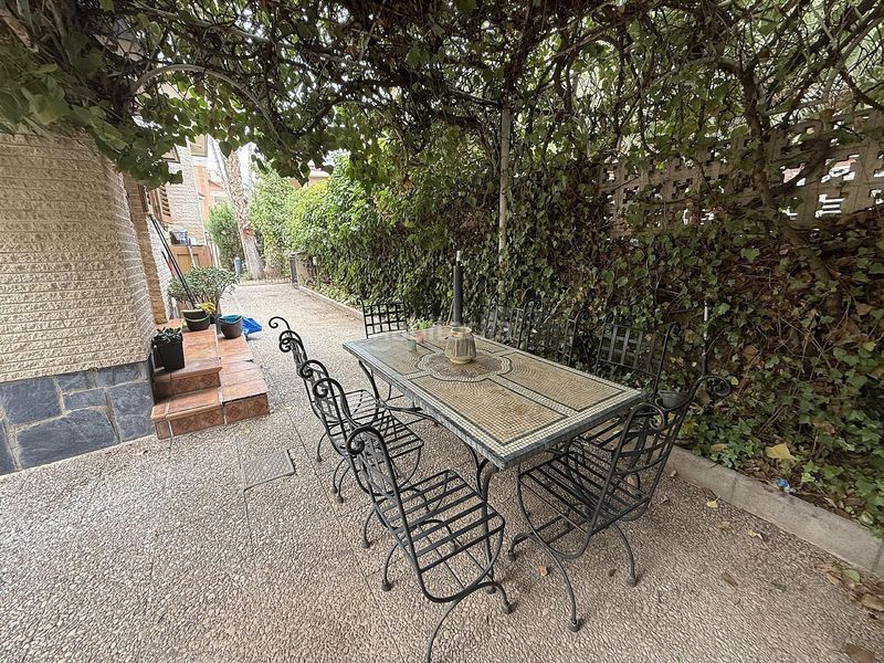 Foto f5df357d-fcbf-44b9-81d9-6b60898049f8. Chalet in Centro Elda