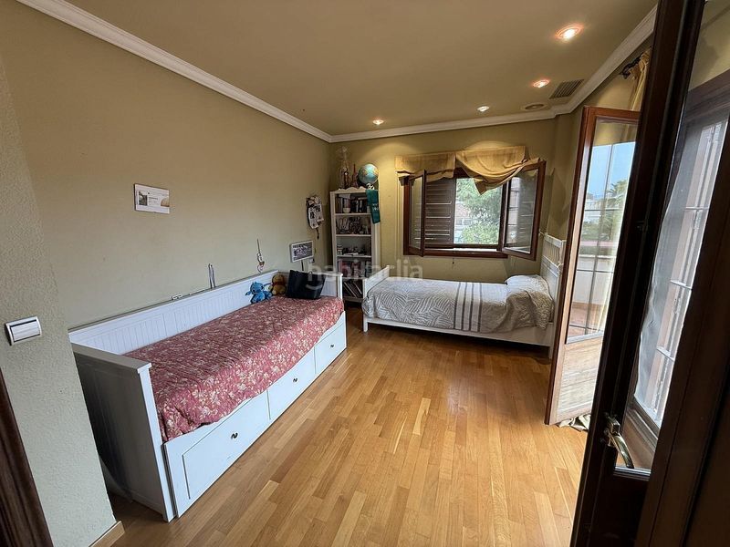 Foto d8a4810e-5d7a-4ef8-9247-bcb4fd7195b6. Chalet in Centro Elda