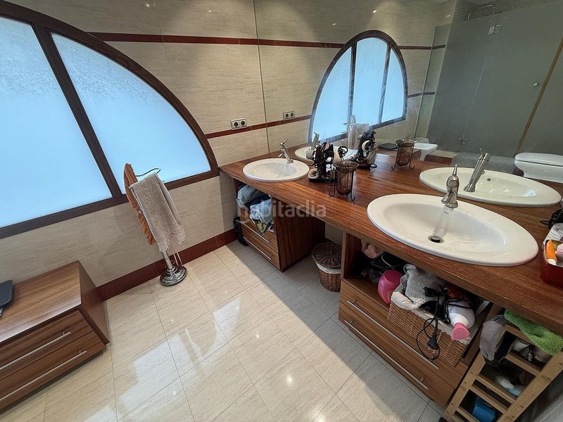 Foto d8e13708-9279-4456-b2b8-45b241c1d9af. Chalet in Centro Elda