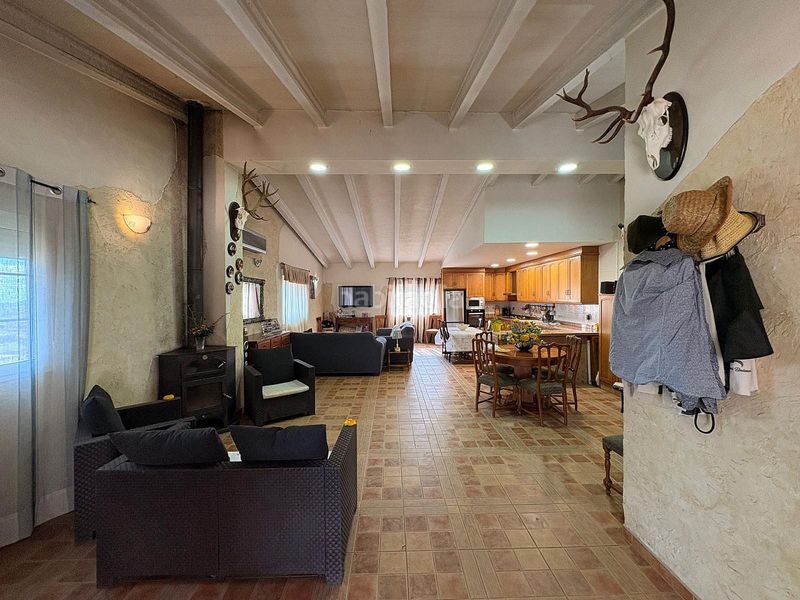 Foto c82d2fa1-38c2-497d-a51f-8cc0fcaabac8. Chalet dans Monòver