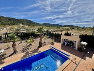 Chalet à Jumilla. Preciosa villa en la zarza