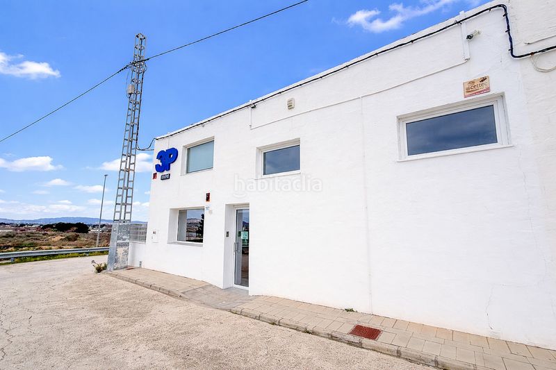 Foto 54e5da78-d5f7-496e-b467-390d88f278d3. Local comercial nave completamente reformada y moderna en Villena
