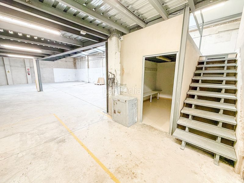 Foto 5ad7079d-7017-4aa2-aa3c-169c53d3c8d3. Local comercial nave completamente reformada y moderna en Villena