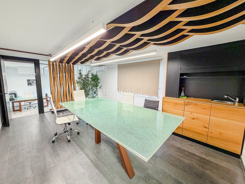 Foto 76d3eeb2-8086-479a-ab4e-84c835908960. Local comercial nave completamente reformada y moderna en Villena