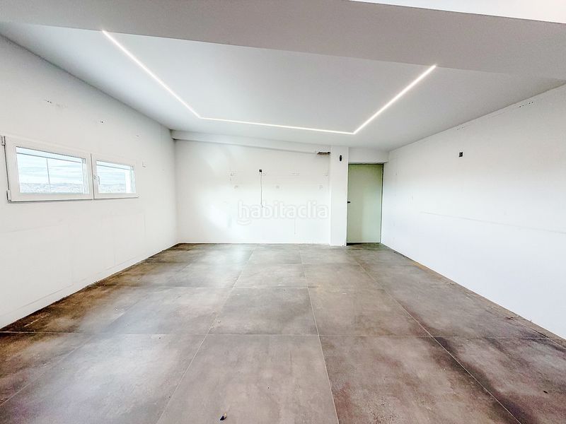 Foto a461b336-6dd2-4079-bb10-aa4cfa616edb. Local comercial nave completamente reformada y moderna en Villena