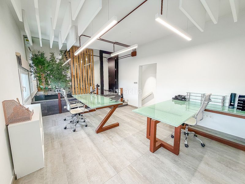 Foto b6bc25a0-8e5a-472e-93ad-c0718ee27dd7. Local comercial nave completamente reformada y moderna en Villena