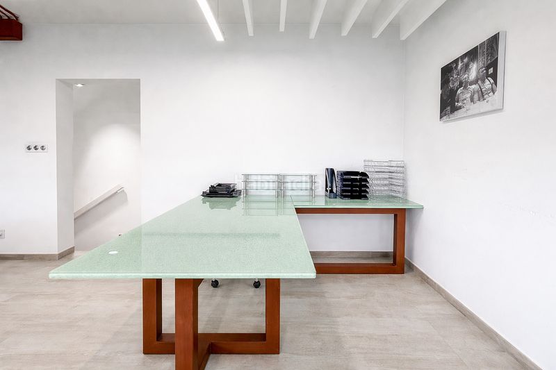 Foto bcadaa7f-caa4-46d8-8770-307c96cc88d7. Local comercial nave completamente reformada y moderna en Villena