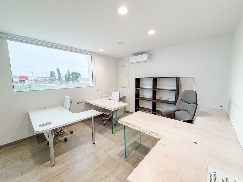 Foto d6e5879e-3518-4d1b-afc2-f06496dd8484. Local comercial nave completamente reformada y moderna en Villena