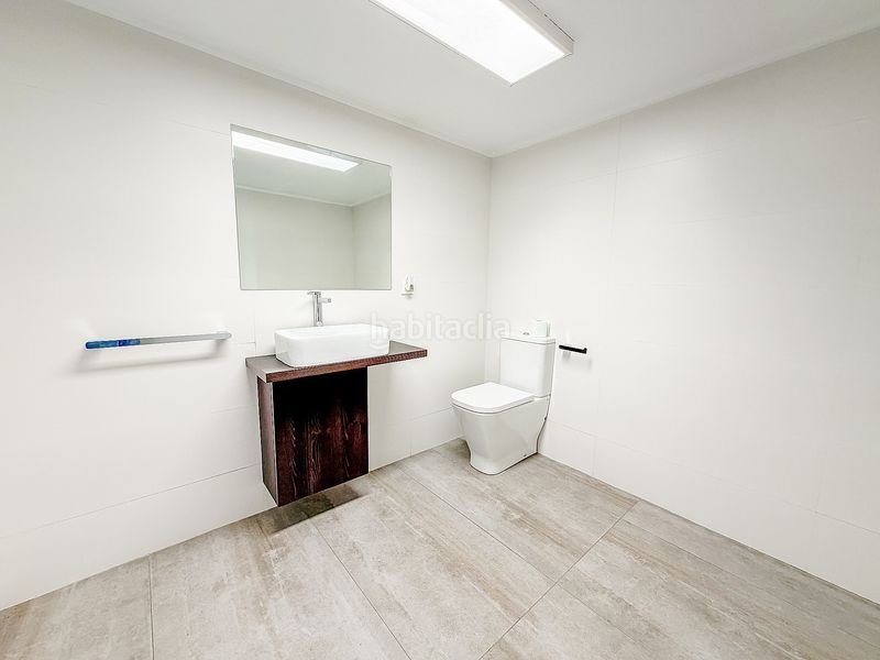 Foto e8a040e1-68b1-48d5-bba2-2c7d24d55430. Local comercial nave completamente reformada y moderna en Villena