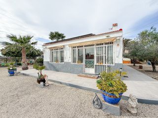 Mas à Carrús Oeste. Acogedora casa de campo con piscina en elche