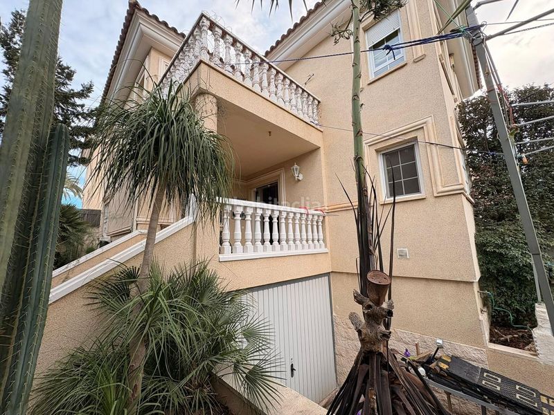 Foto 00de2e7f-0824-46a1-8665-1513763fa524. Casa aparellada a Plaza de Toros-Avenida Chapí-Trinquete Elda