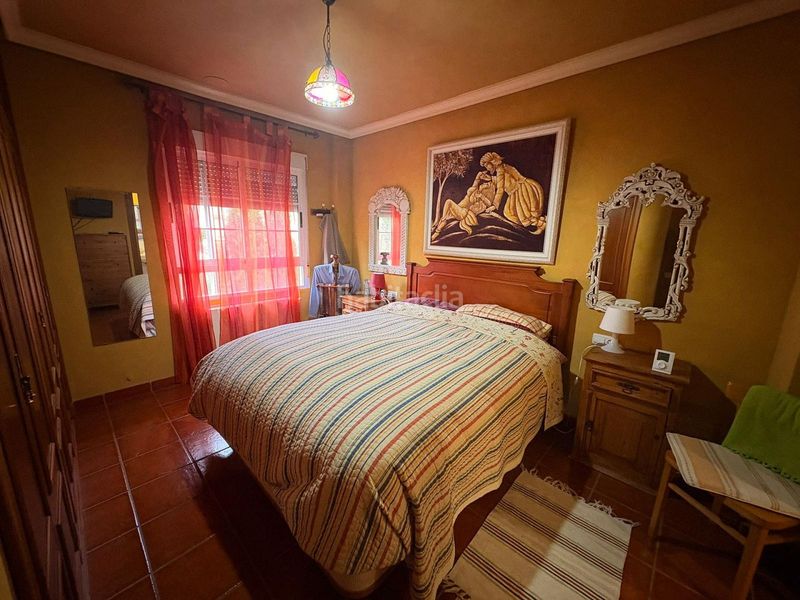 Foto e79da6bf-aa04-43bd-938a-a163788fa734. Casa aparellada a Plaza de Toros-Avenida Chapí-Trinquete Elda
