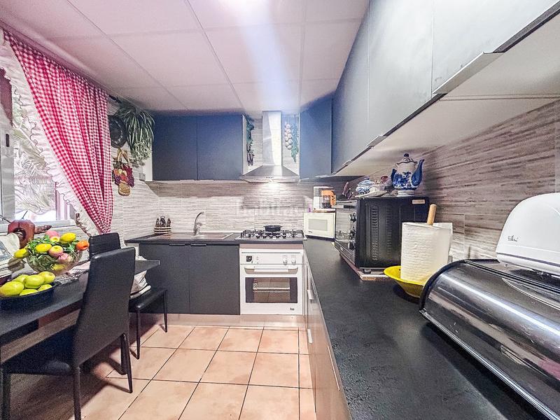 Foto 3cff8d4f-2bad-4194-bf77-fe7ace3689f7. Casa a schiera con camino parcheggio in Sax