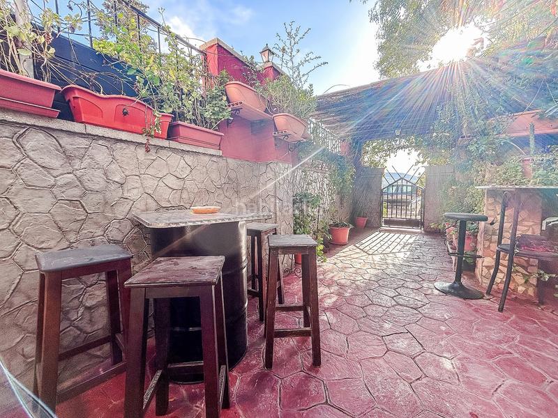 Foto df935e2d-656b-4a10-bb2b-002f41e7c5cc. Casa a schiera con camino parcheggio in Sax