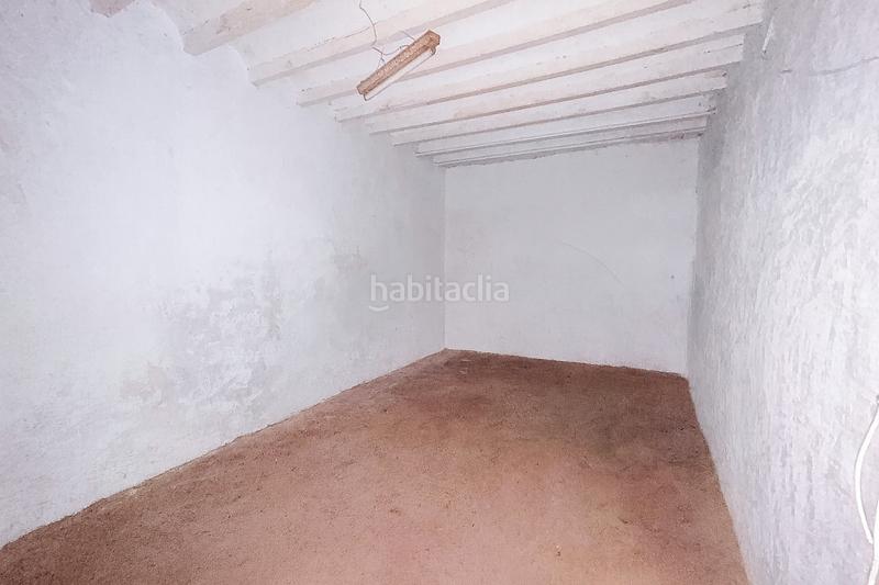 Foto f5be6da5-31c8-48c4-8820-c47b8ee7f6da. Casa a schiera con camino parcheggio in Sax