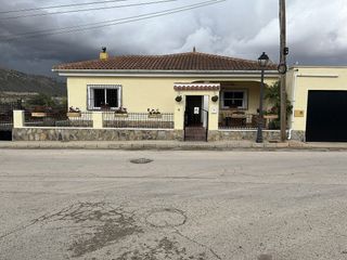 Zweistöckige Wohnung in Abanilla. Preciosa casa adosada con 3 dormitorios, 2 baños, jardín y patio