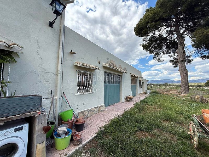 Foto d21f2534-dde2-4835-a03b-04d05a5f9fa4. Masía hermosa casa con infinitas oportunidades. en Castalla