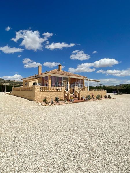 Foto bbf5e1ea-778a-4ce1-8c7e-cd01c90c96d7. Chalet en Pinoso