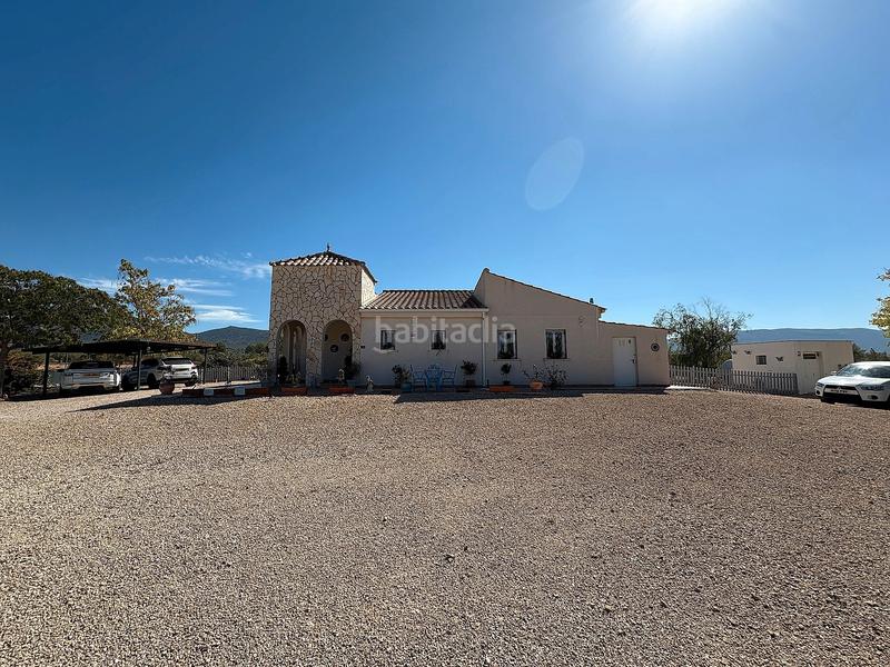 Foto 4d861f89-3a3e-4f3a-a1b5-dd3431fcf99c. Chalet con camino riscaldamento piscina in Biar