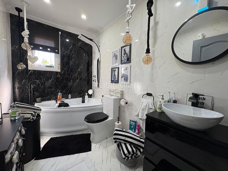 Foto f314d4be-c9af-4f3f-b420-36105e3afc19. Chalet con camino riscaldamento piscina in Biar