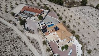 Locale commerciale in Salinas. Negocio altamente rentable con licencia para hasta 40 perros, ad