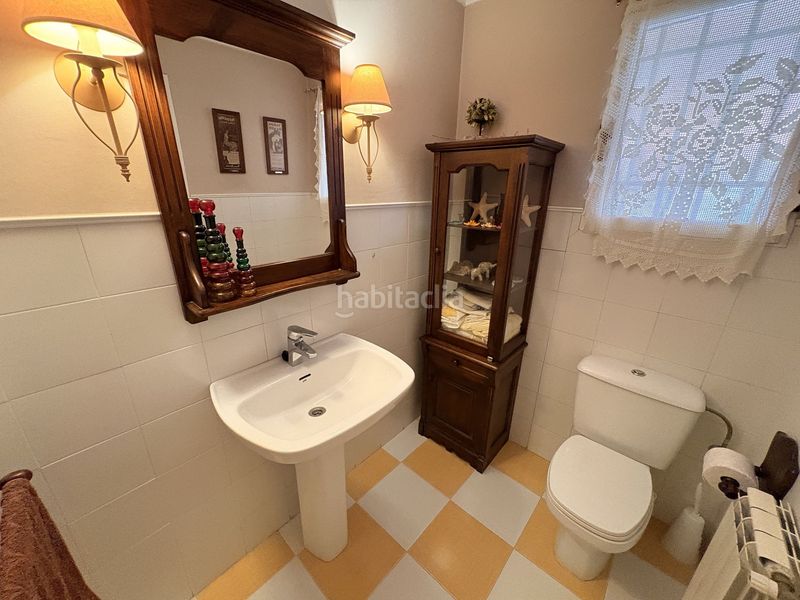 Foto a1445a85-21f5-482e-86fe-24bf2ae3ffe9. Casa aparellada a Petrer