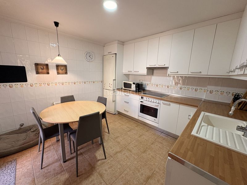 Foto b5b91048-ae1b-416f-b9bc-565b8061dc62. Casa aparellada a Petrer