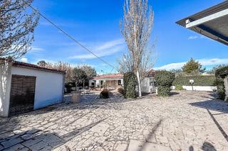 Chalet à Sax. Villa con piscina de 4 habitaciones + terreno en sax