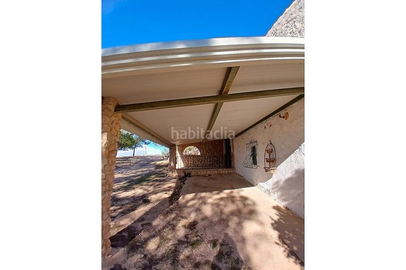 Foto 927eec32-d3e9-4cbf-a978-3c72c81f5d34. Masía bonita casa de campo de 6 dormitorios y 1 baño fuera de la red con piscina y gran parcela en Caudete