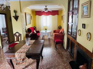 Maison à Casco Histórico. Casa de dos plantas con cochera