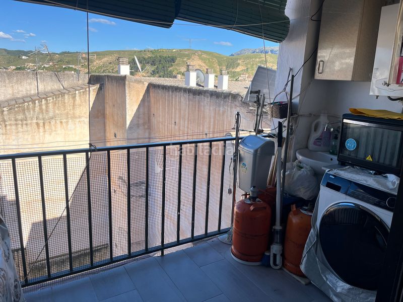 Foto a9168959-18b1-431b-98f2-27dfcf1ec571. Pis a Cueva de Menga Antequera