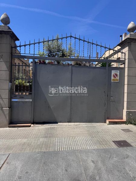 Foto b8f7fedf-ff73-472e-b310-957a9eb044f8. Aparcament cotxe a Centre-Can Nadal Sant Feliu de Llobregat