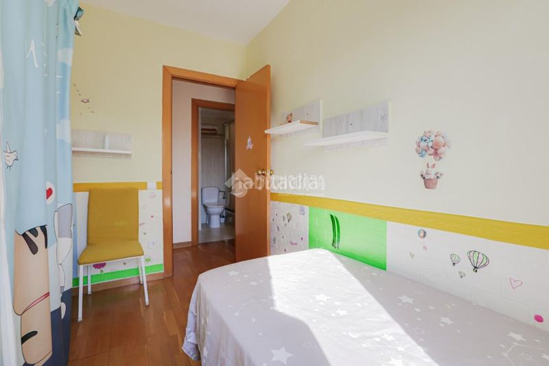 Foto 1421d368-6a23-4632-96da-d7e9adfc3c28. Pis amb calefacció a Centre-Can Nadal Sant Feliu de Llobregat