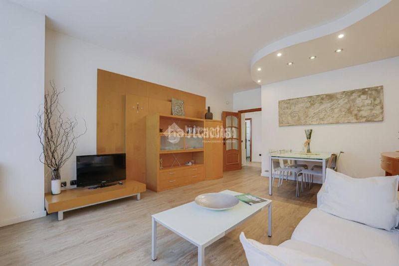 Foto f523e76f-c754-4276-be58-1edddf0c21d7. Pis amb calefacció a Centre-Can Nadal Sant Feliu de Llobregat