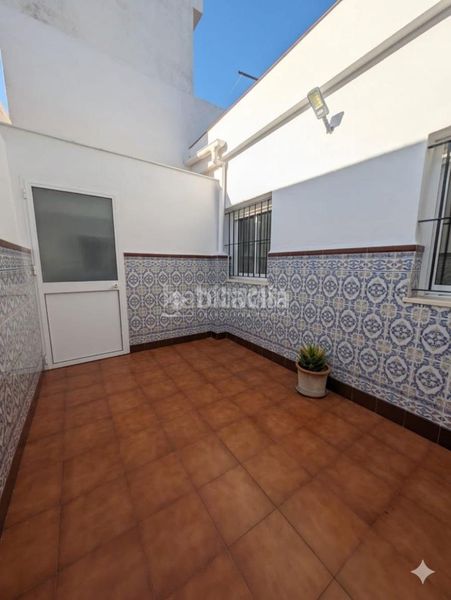 Foto b0e945b7-17e3-44c3-b61a-fe9414218552. Casa aparellada amb aparcament a Arcos de la Frontera