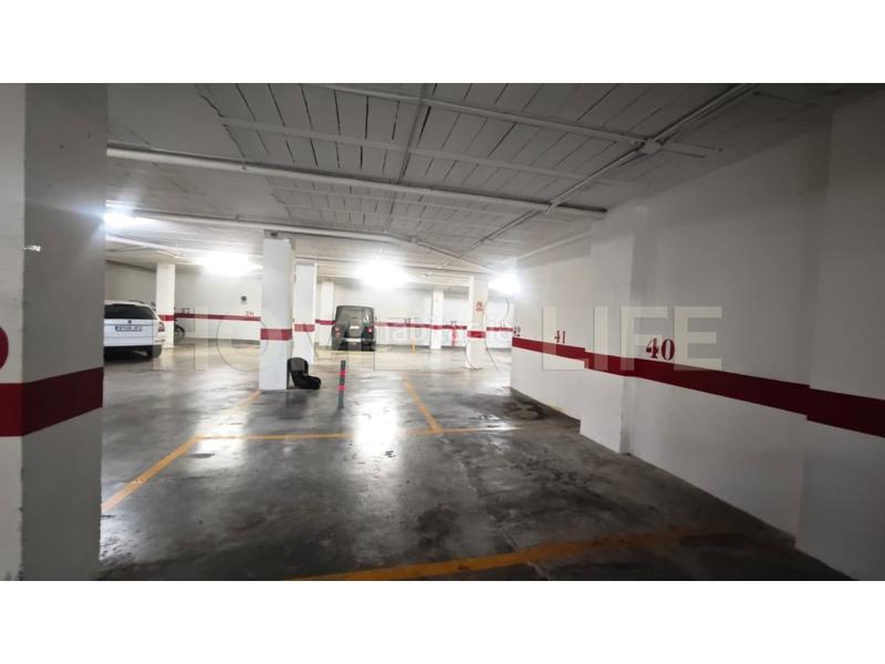 Foto 59d5ca41-3139-4f47-b002-486ced379d2c. Aparcament cotxe a Puerto Marina Benalmádena