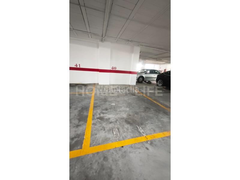 Foto 8cb6c3c9-7a83-4a6c-a1d2-f97c408637ba. Aparcament cotxe a Puerto Marina Benalmádena