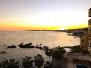 Apartament en Puerto Marina. Piso de 2 habitaciones en primera lnea de playa.