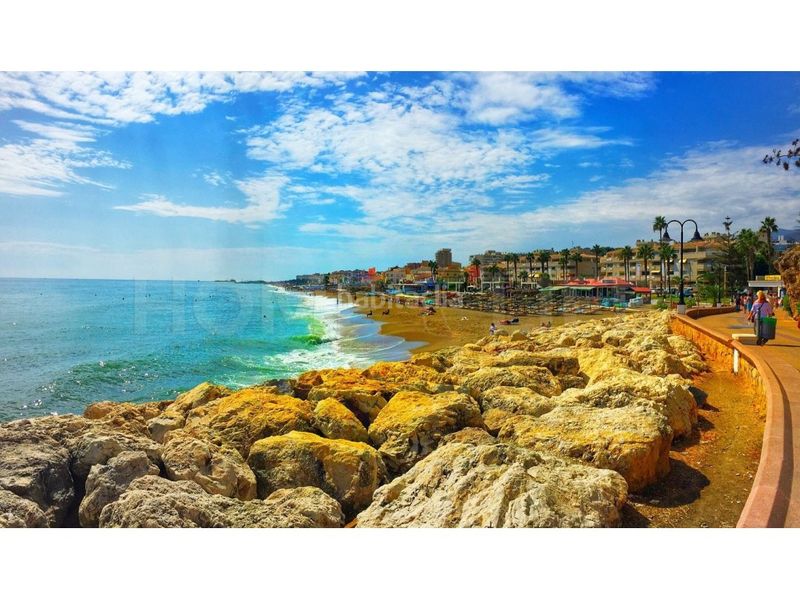 Foto e17e962a-6ef3-4b02-8d56-f56d6e7d9b9d. Estudi a Montemar Torremolinos