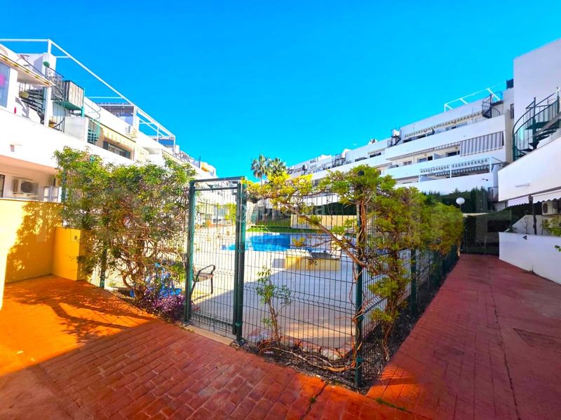 Foto 0886ed3f-cb95-476f-b313-60807386de4f. Apartament amb aparcament piscina a Nueva Torrequebrada Benalmádena