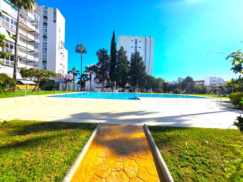 Foto 6d68f7df-c8fc-4975-a5b8-664e69401217. Apartament amb piscina a Solymar Benalmádena