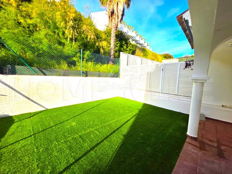 Foto 0e5bf39d-abe2-4dda-acbe-7b473337d417. Casa amb aparcament piscina a El Castillo Manilva