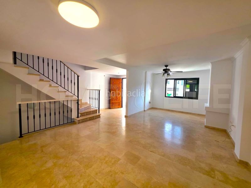 Foto 10c49e88-a26b-4f87-84a1-a7c7c1f0b1a8. Casa amb aparcament piscina a El Castillo Manilva