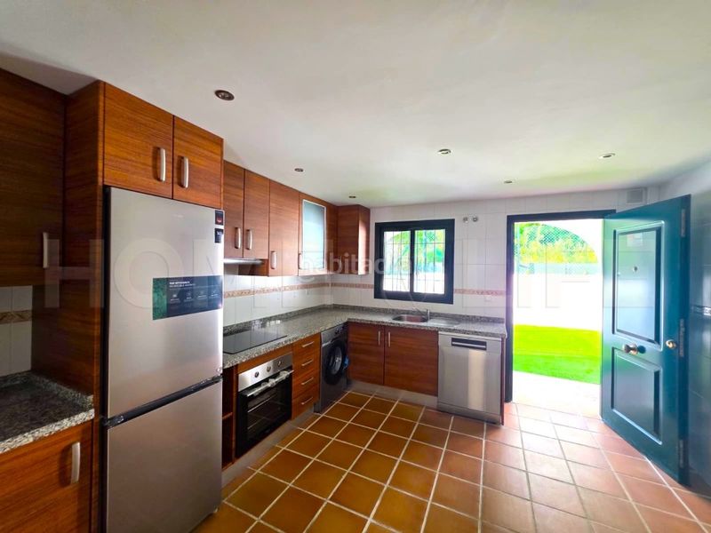 Foto 256e79bc-4952-4c2a-9c60-574fe250647f. Casa amb aparcament piscina a El Castillo Manilva