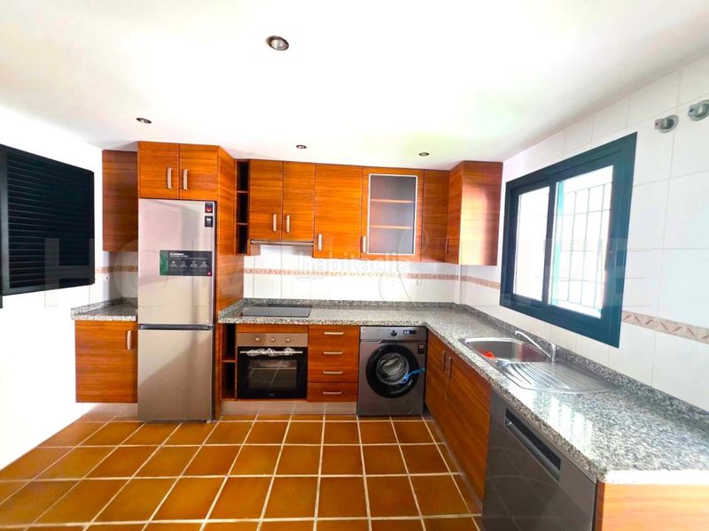 Foto 2828e412-1dfc-4f43-aaf3-c9e4956630be. Casa amb aparcament piscina a El Castillo Manilva