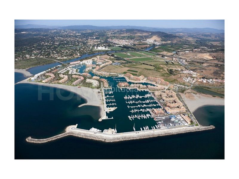 Foto 2da00208-645a-4805-a7bd-17749dc6b778. Casa amb aparcament piscina a El Castillo Manilva