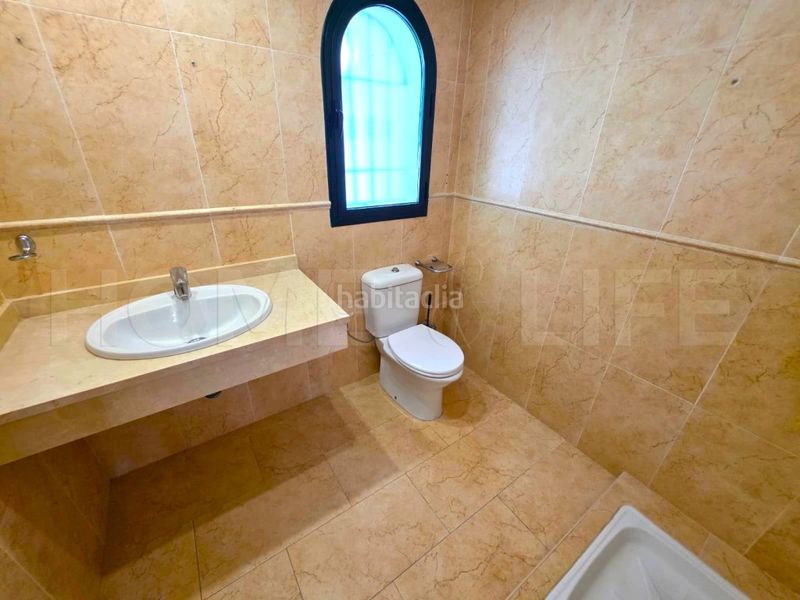 Foto 5de63f7f-8c4e-44ef-8172-a77015c25520. Casa amb aparcament piscina a El Castillo Manilva