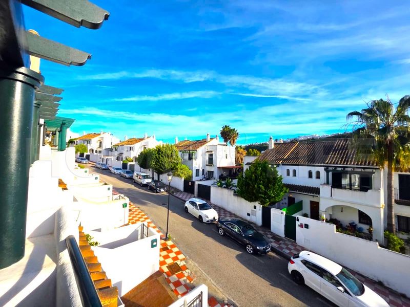 Foto ad33e00a-24da-4e88-969d-1b98e28be5fa. Casa amb aparcament piscina a El Castillo Manilva